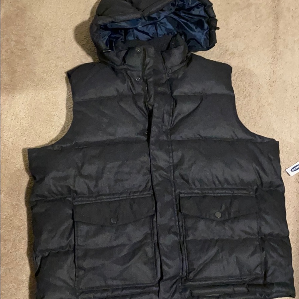 Men’s Old Navy puffer vest with hood